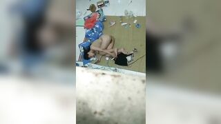 Rách mẹ quần rồi! Nhảy xuống làm luôn!kkk