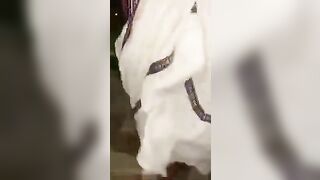 Vén váy chị dâu lên chịch