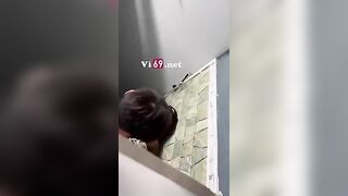 Học sinh chịch nhau trong nhà vệ sinh bị quay lén