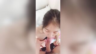 "Anh đứng dậy em bú cho sướng" nghe em nó nói mà muốn xuất luôn