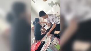 Đè bạn học ra hấp diêm tập thể, đúng là TQ chuyện gì cũng xảy ra được