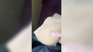 Bắn tinh lên áo ngực chị gái