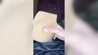 Bắn tinh lên áo ngực chị gái