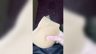 Bắn tinh lên áo ngực chị gái