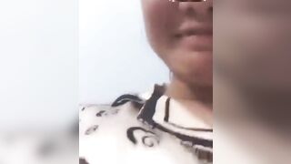 Yêu thg này nhưng cho thg khác xem