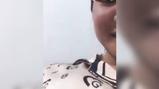 Yêu thg này nhưng cho thg khác xem