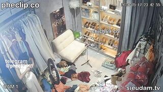 h.a.c.k c.a.m.e.r.a em chủ shop thời trang vú to đ.ịt nhau với chồng ở giữa quán