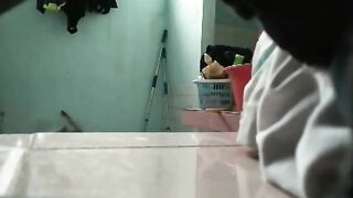 Đặt camera e gái tắm