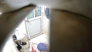 Quay lén em ngọc tắm p2