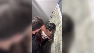 Đang đi trung tâm thương mại nứng quá dắt nhau wc địt cho thoả mãn