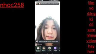 Em Gái Mới Lớn ở nhà một mình nứng lồn quá lên mạng tạo nhóm chat live thủ dâm