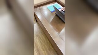Địt em nhân viên