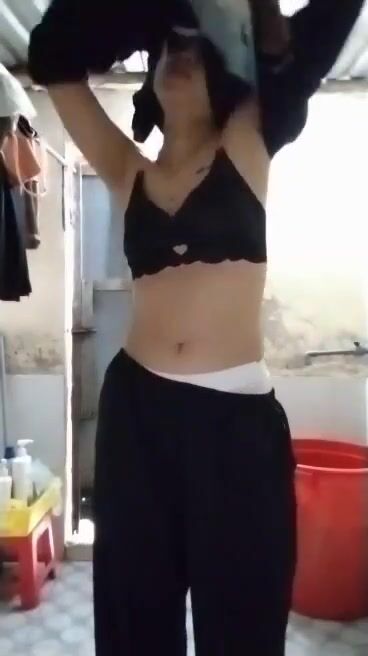 Em Gái Tắm 18  Tủi