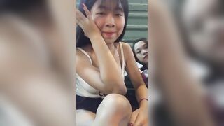 Em gái vú khủng tự massage ngực mình nhìn kích dục vcl
