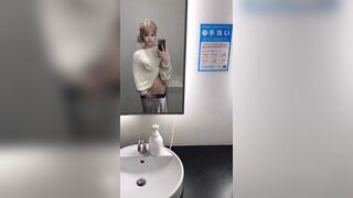 đang đi show thì nứng quá vào luôn toilet móc bằng sextoy https://link4m.com/GQyl0M