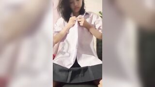 Em học sinh mới lớn muốn được mất trinh