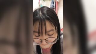 Em học sinh c3 loli non nghiện bú cu