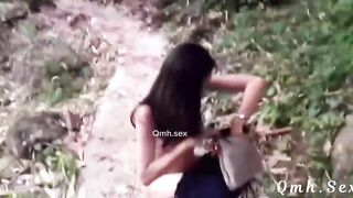 Đi đái bậy bị quay thẳng mặt, em xinh gái chỉ biết cười trừ 🤣