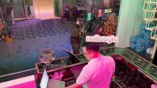 Pha cứu thua trông thấy từ anh lễ tân