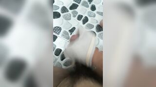 Thủ dâm với quần lót của chị gái mới mặc