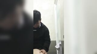 Clip Sex Mai Xuân 2k5 Trốn Vào Toilet Trường Địt Nhau