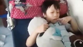 Show vú cho trai trước mặt thằng em họ