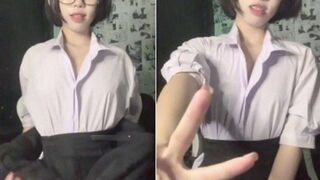 tới tháng nhưng vẫn móc lồn thủ dâm học sinh dâm đãng