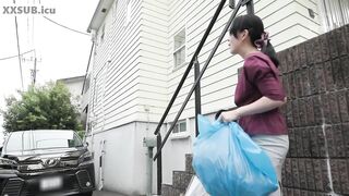 Vì chơi vợ chán quá nên thằng con quay ra địt luôn mẹ của mình công nhận mẹ ngon thật