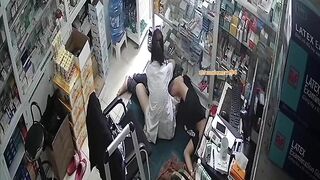 Hack camera Vợ làm tiệm thuốc, trưa đến cứ đè nhau ra chịch