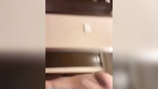 Show nude cho anh shipper may mắn xem