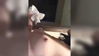 Show nude cho anh shipper may mắn xem