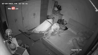Hack cam cặp vợ chồng tranh thủ con ngủ địt hăng say 2