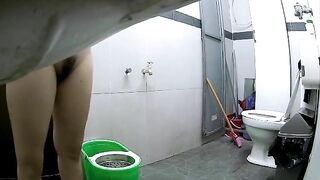 Em gái thay đồ xong tăm luôn