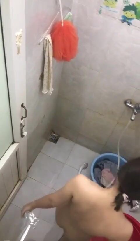 Em gái tăm