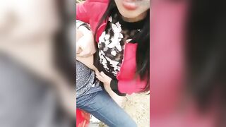 Cặp đôi đi hóng gió ngoài đường nứng lồn quá nên địt luôn vừa sợ vừa kích thích vl