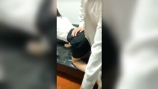 Sếp và cô thư kí lén địt nhau trong giờ làm