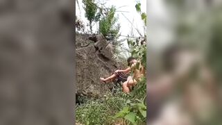 Nện nhau trong bụi rậm