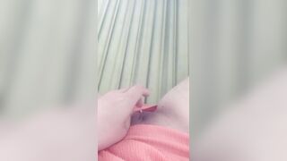 Con  chị họ nứng lồn trông quán thủ dâm puplic