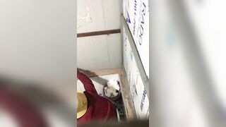 Quay lén chị gái ở quán cơm