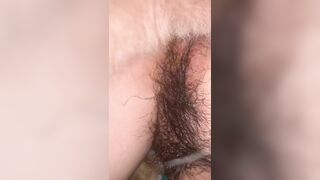 Em gái ở nhà một mình nứng lồn quá cho chó địt cho bớt nứng lồn