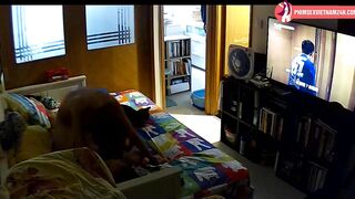 Quay video con em dâm cưỡi ngựa