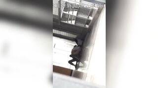 Cô giáo bây giờ lạ lắm, cứ gặp học trò là đè ra nhún