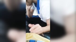 Em học sinh mới tập tành nên còn ngượng
