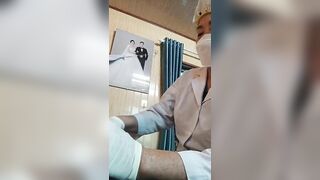 Bác sĩ đến nhà trị tắc sữa cho vợ em