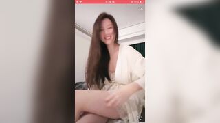 Lộ hàng trên livestream p2