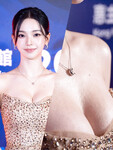 Phóng to cận cảnh vú Karina