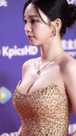 Phóng to cận cảnh vú Karina