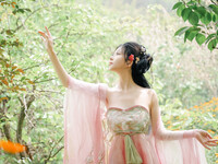 chị hằng này to tròn quá