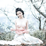 Chụp ảnh nude ở vườn đào em mẫu ảnh vú to tròn