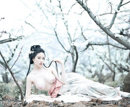 Chụp ảnh nude ở vườn đào em mẫu ảnh vú to tròn
